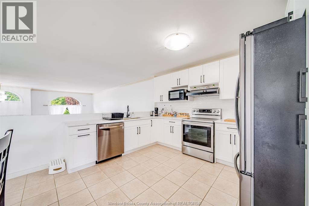 1488 IMPERIAL CRESCENT - 21