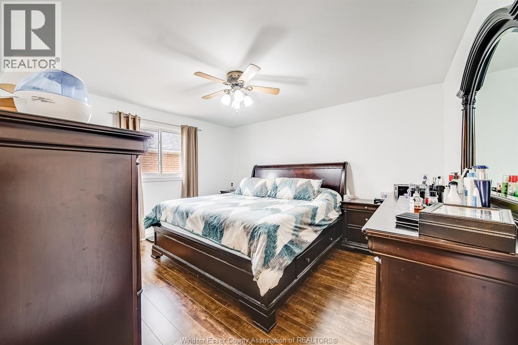 1488 IMPERIAL CRESCENT - 23