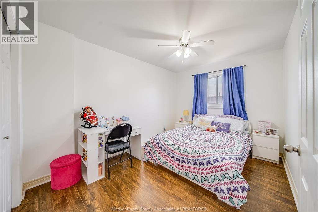 1488 IMPERIAL CRESCENT - 27