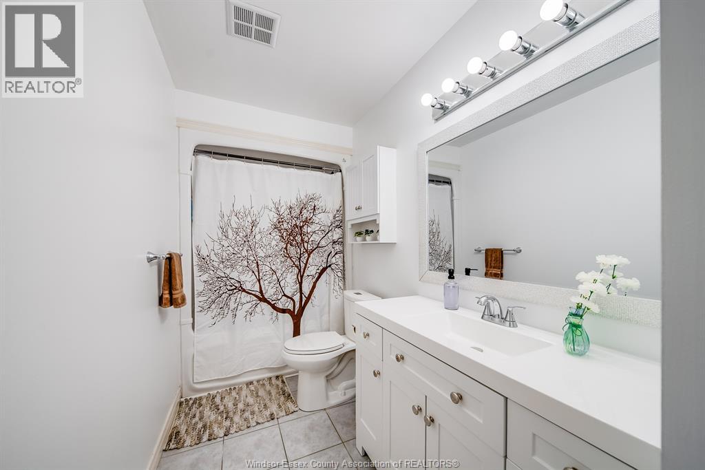1488 IMPERIAL CRESCENT - 29