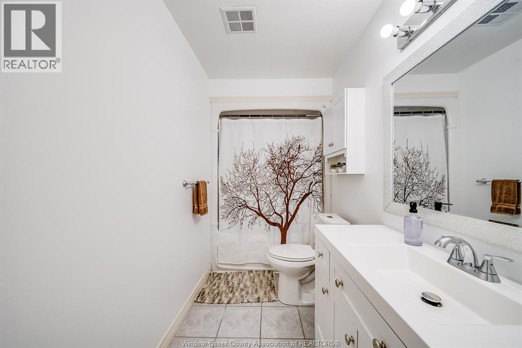 1488 IMPERIAL CRESCENT - 30
