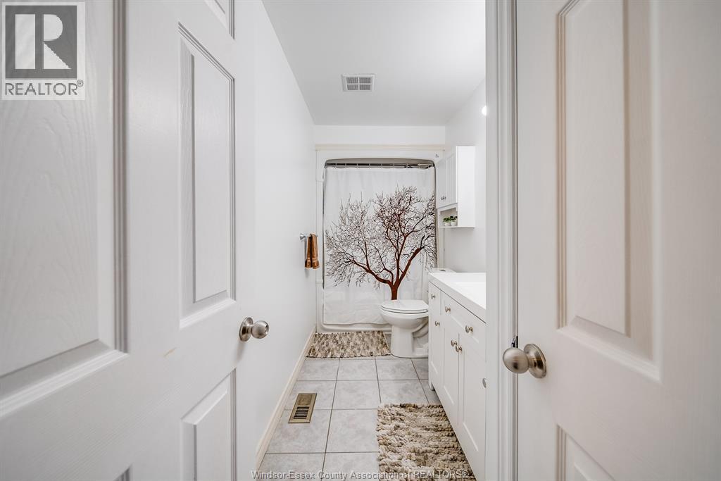 1488 IMPERIAL CRESCENT - 31