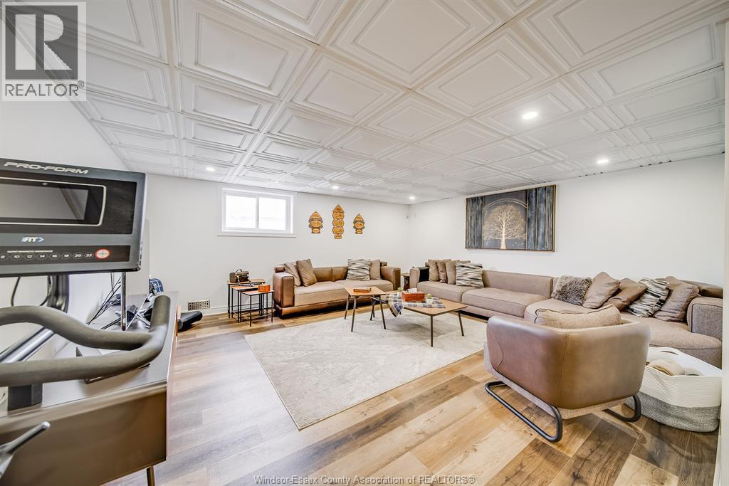 1488 IMPERIAL CRESCENT - 33