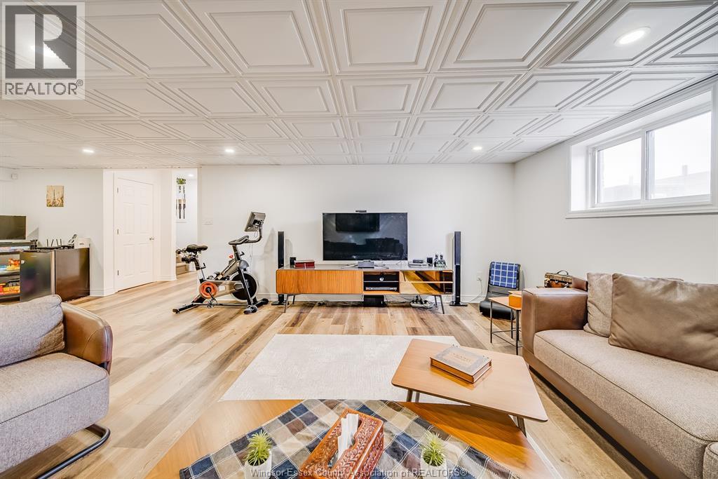 1488 IMPERIAL CRESCENT - 35