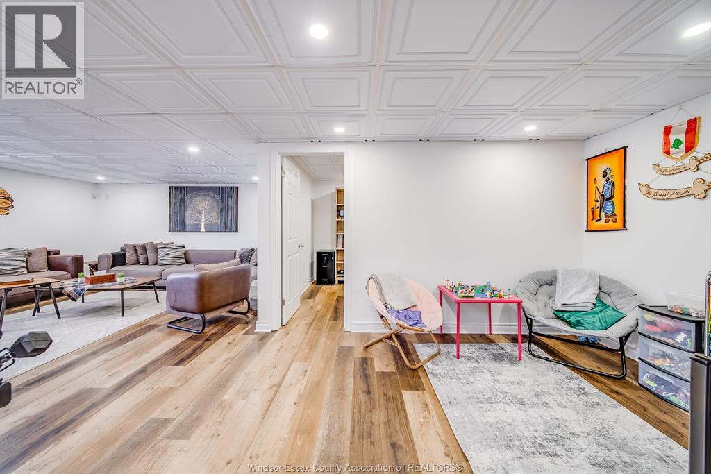 1488 IMPERIAL CRESCENT - 36