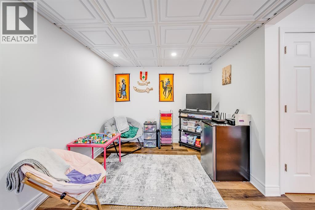 1488 IMPERIAL CRESCENT - 37