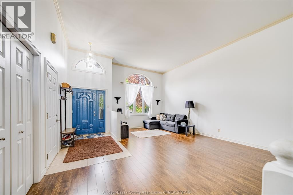 1488 IMPERIAL CRESCENT - 4