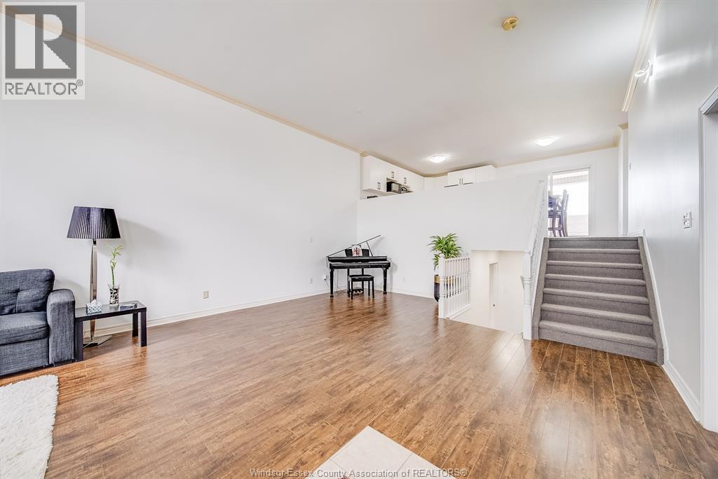 1488 IMPERIAL CRESCENT - 6