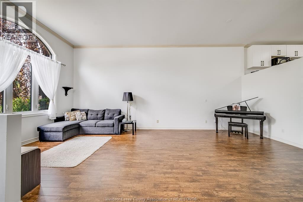 1488 IMPERIAL CRESCENT - 7