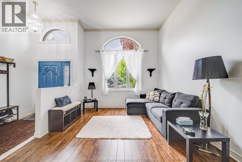 1488 IMPERIAL CRESCENT - 9