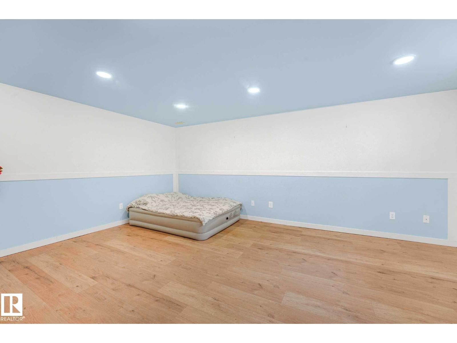 2921 23 ST NW - 44