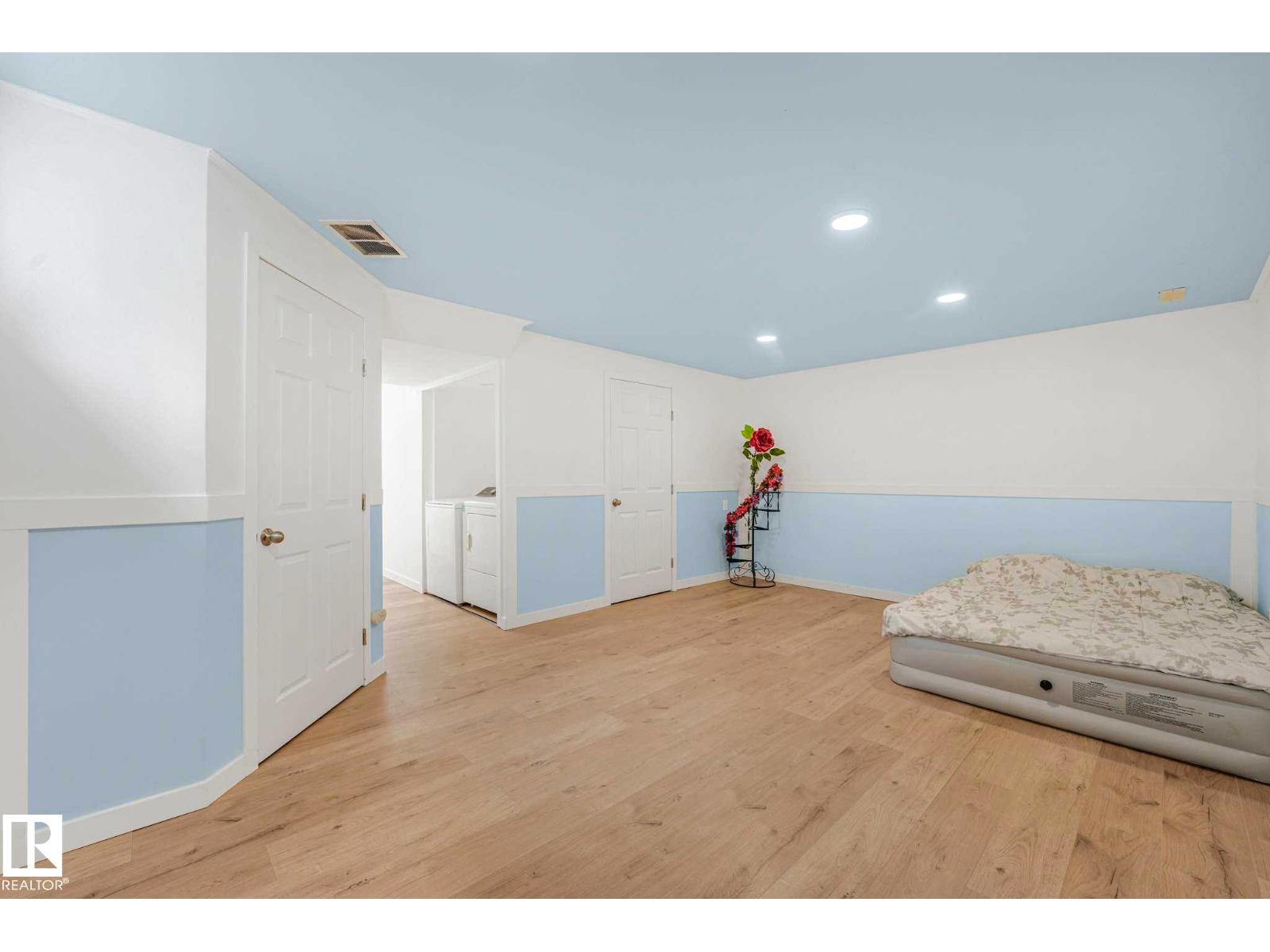 2921 23 ST NW - 45