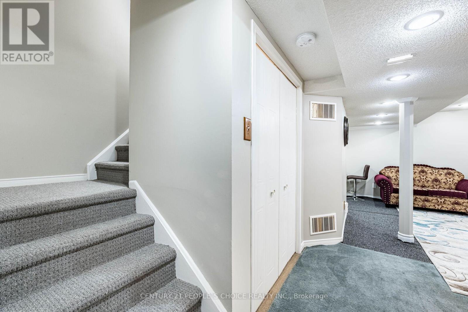 76 WICKSTEAD COURT - 32