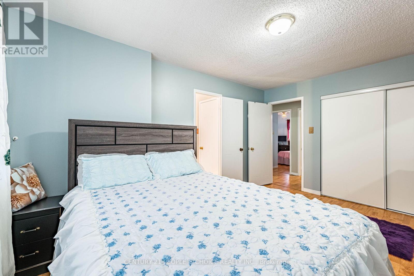 76 WICKSTEAD COURT - 25