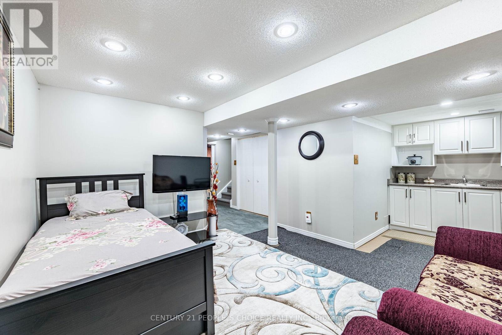 76 WICKSTEAD COURT - 36