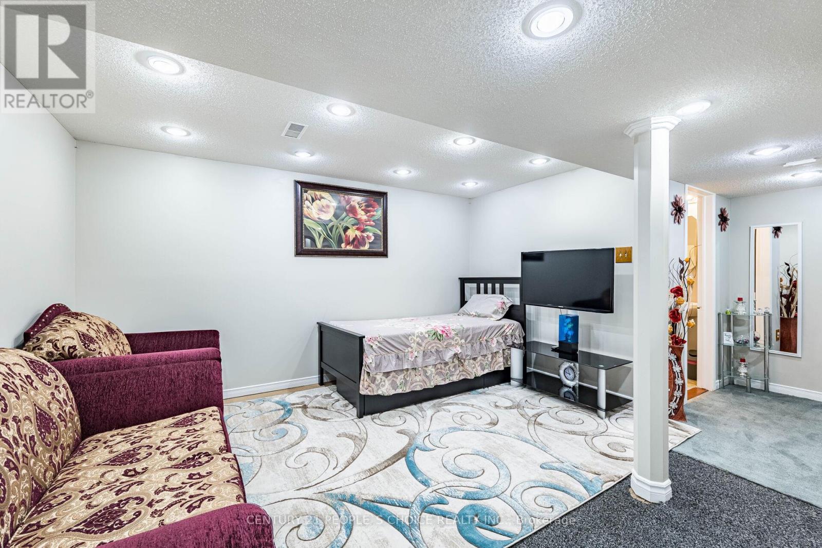 76 WICKSTEAD COURT - 34