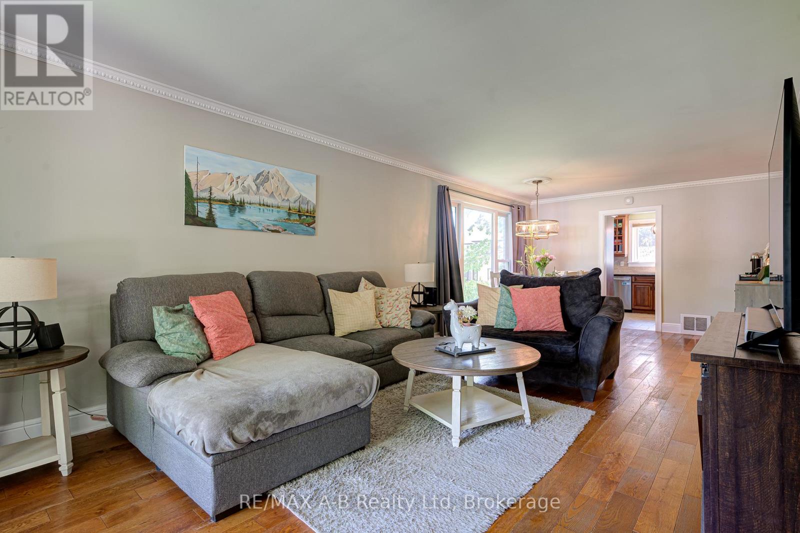243 KING STREET - 10