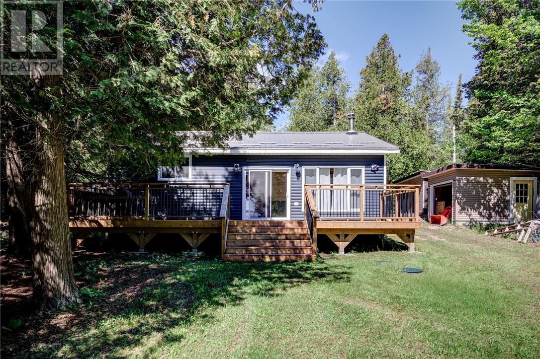 1084 Bay Estates Road S - 1