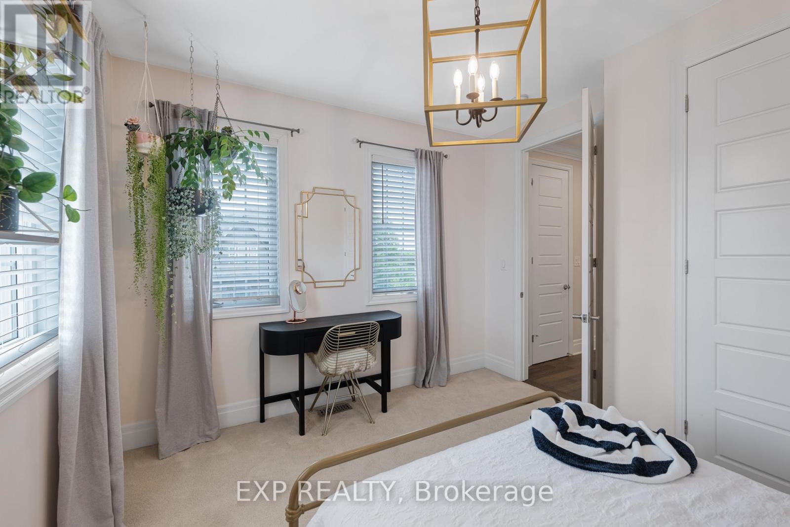 166 BABER CRESCENT - 40