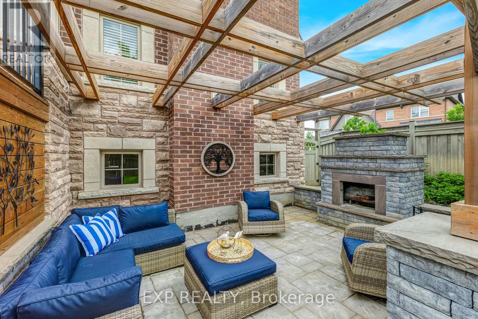 166 BABER CRESCENT - 44