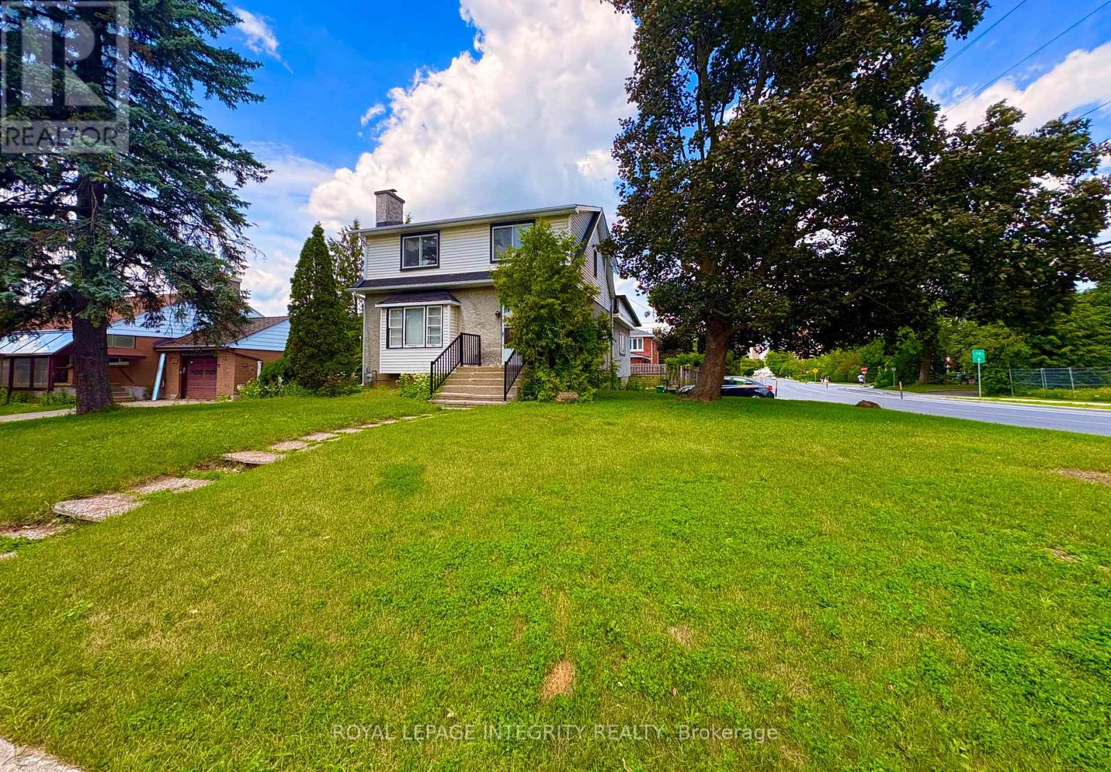 1085 RICHARD AVENUE - 1