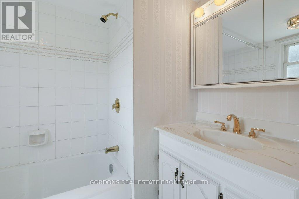 5 Bed, 3 Bath House for Sale in Ottawa – 35 ALEUTIAN ROAD, Ottawa – MLS# X13444176 - Image 23