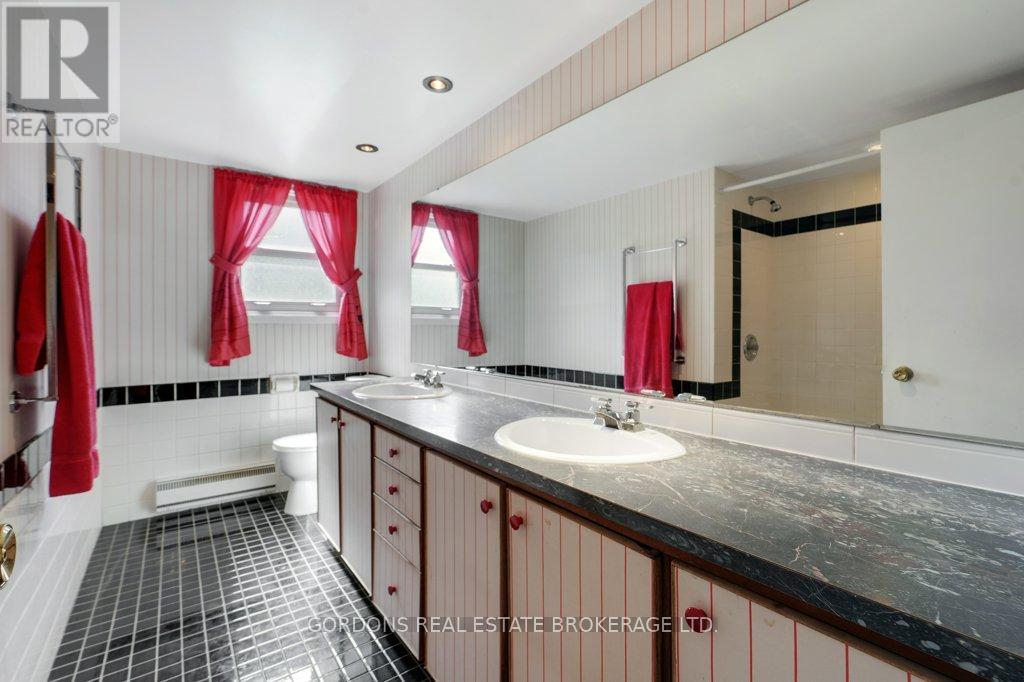 5 Bed, 3 Bath House for Sale in Ottawa – 35 ALEUTIAN ROAD, Ottawa – MLS# X13444176 - Image 35