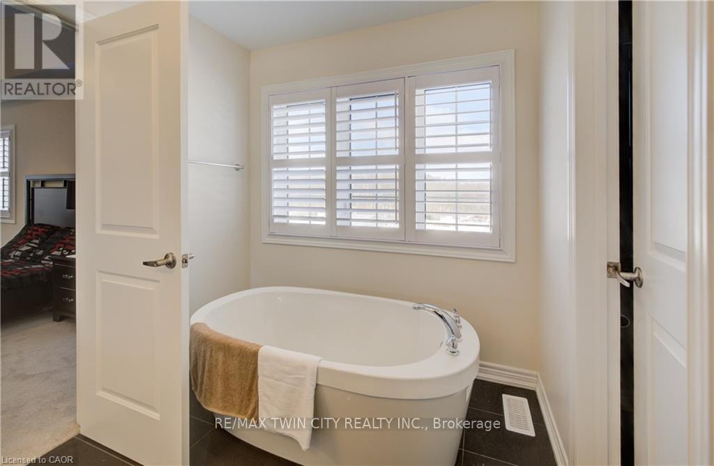 588 BECKVIEW CRESCENT - 22