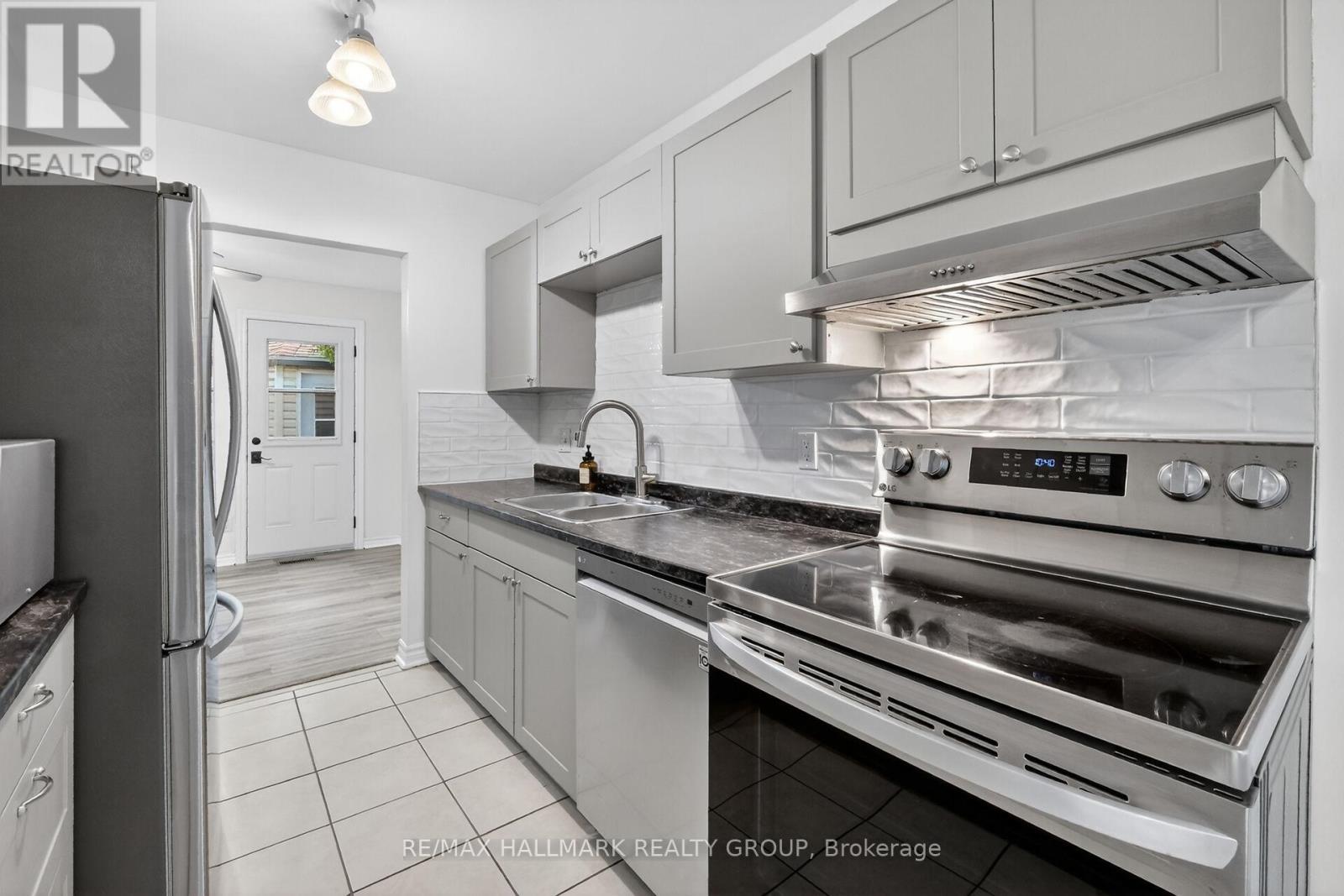 4 GOWRIE DRIVE - 16