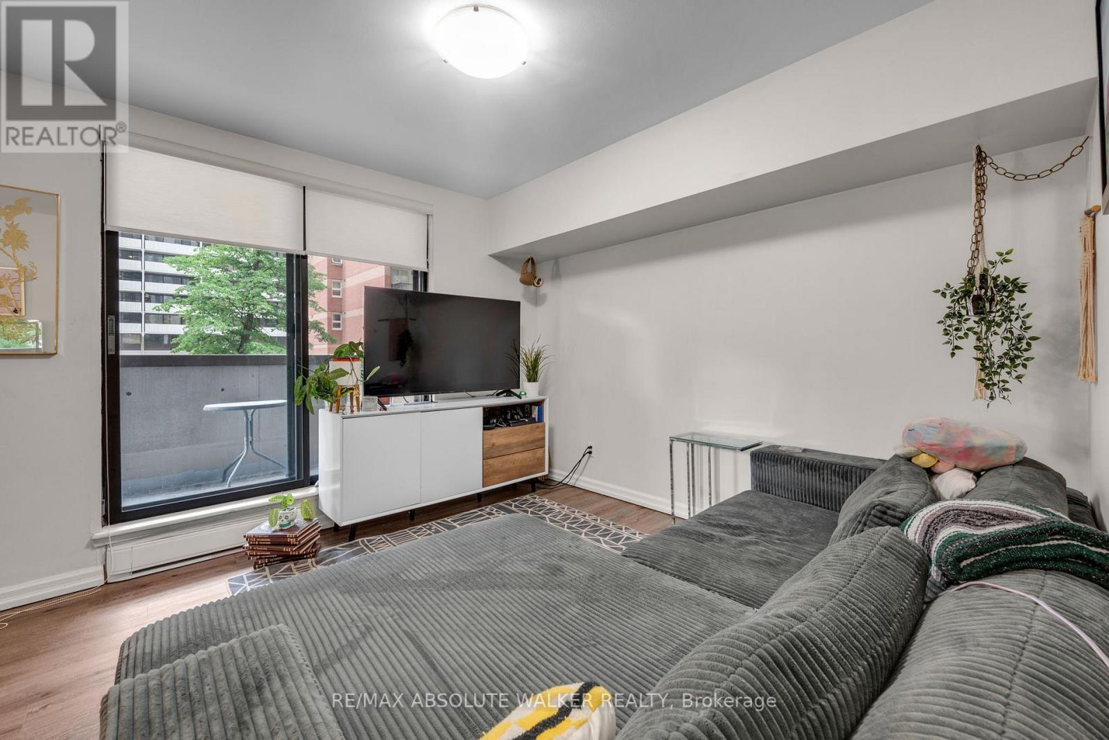 #201 470 LAURIER AVENUE W - 10