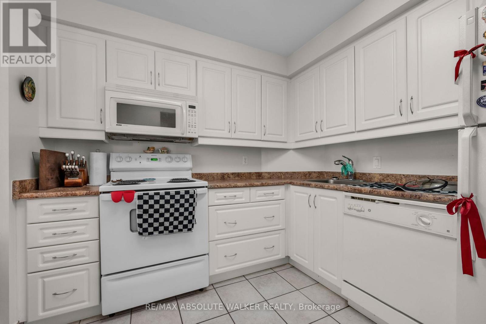 #201 470 LAURIER AVENUE W - 12
