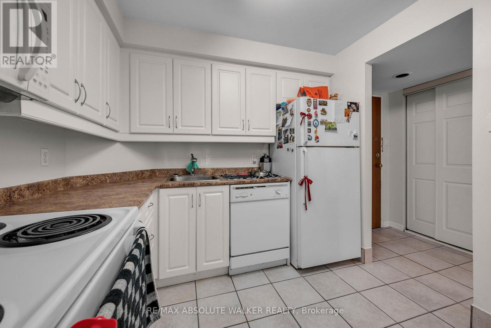 #201 470 LAURIER AVENUE W - 13