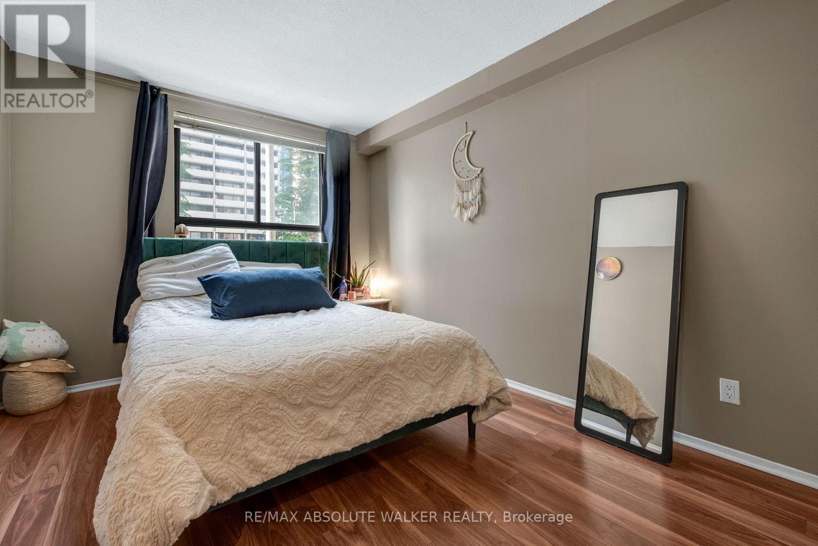 #201 470 LAURIER AVENUE W - 15
