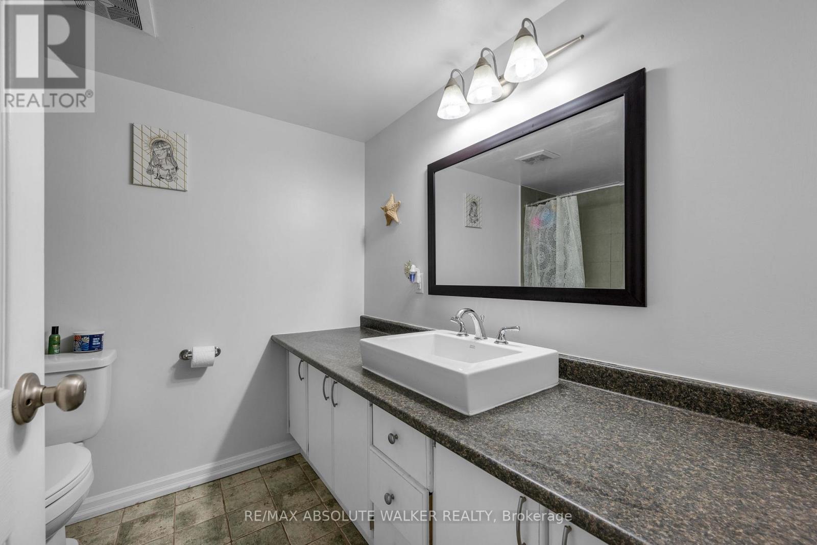 #201 470 LAURIER AVENUE W - 17