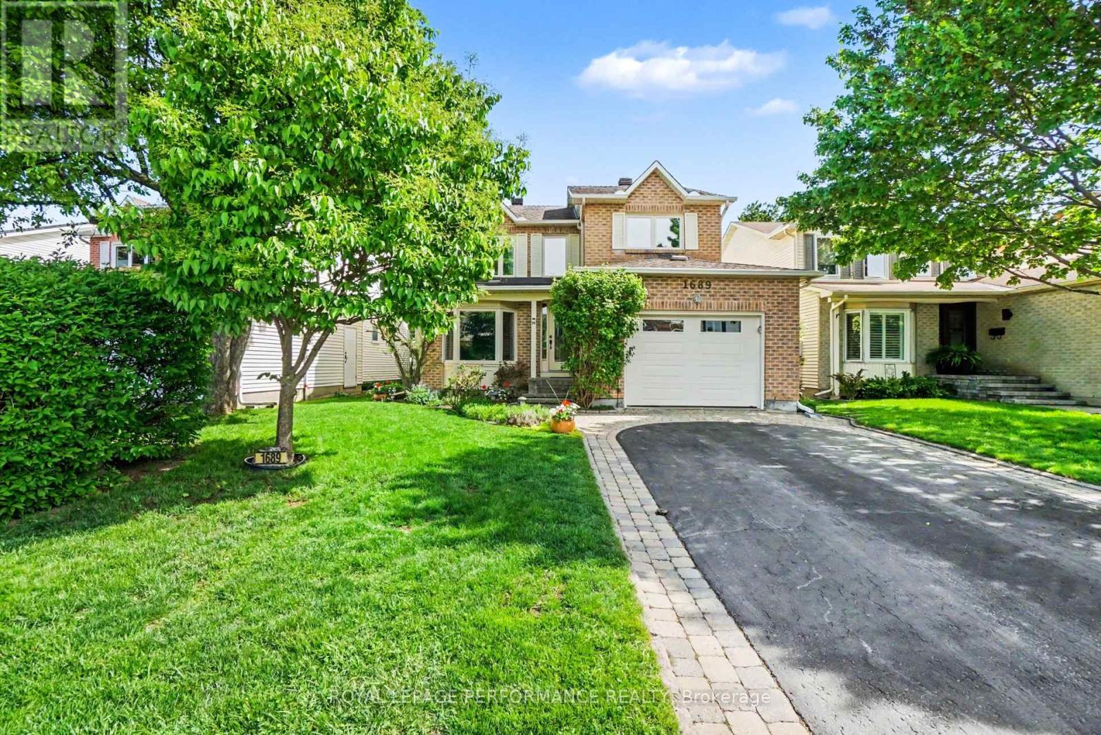 1689 BOISBRIAND CRESCENT - 1