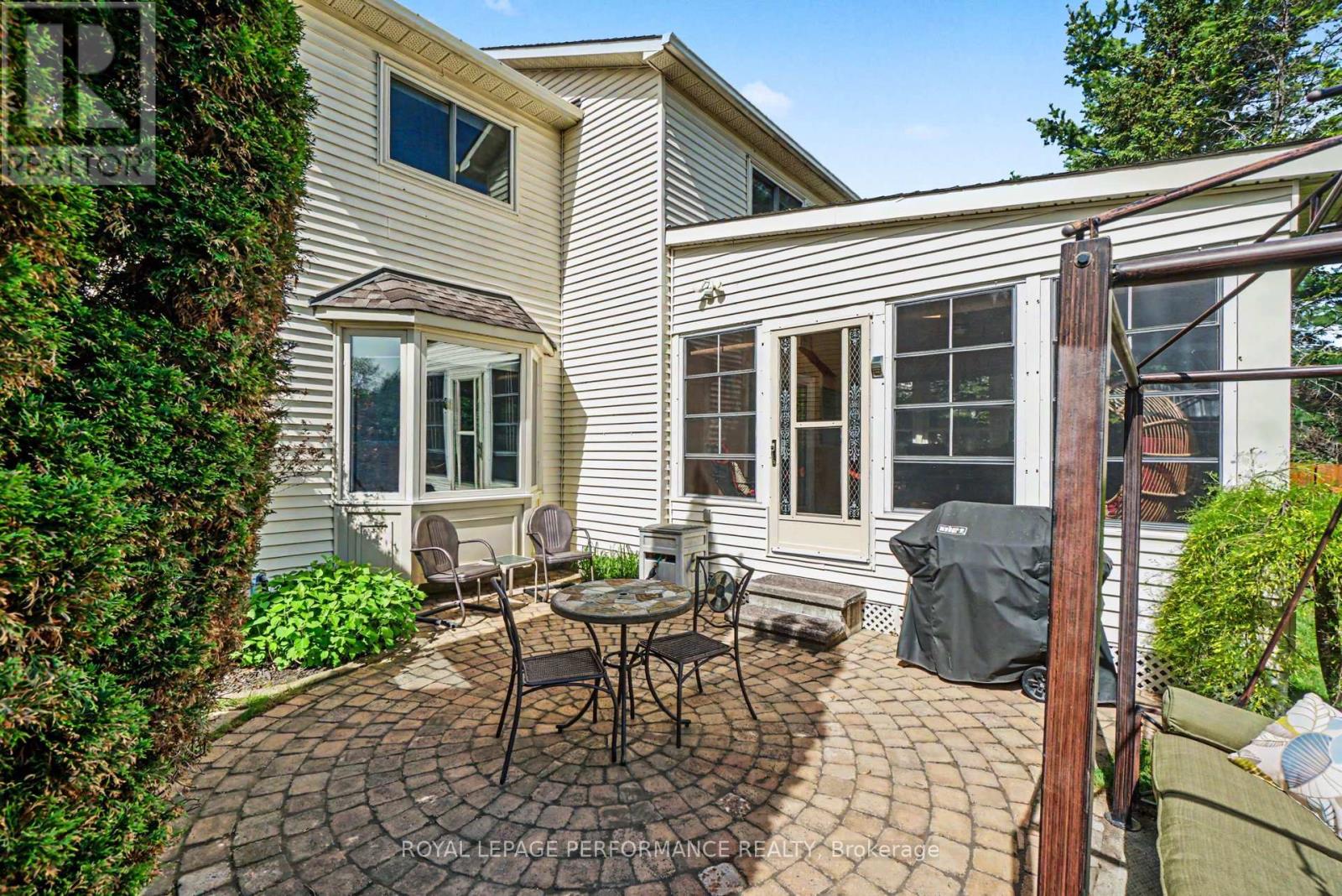1689 BOISBRIAND CRESCENT - 32