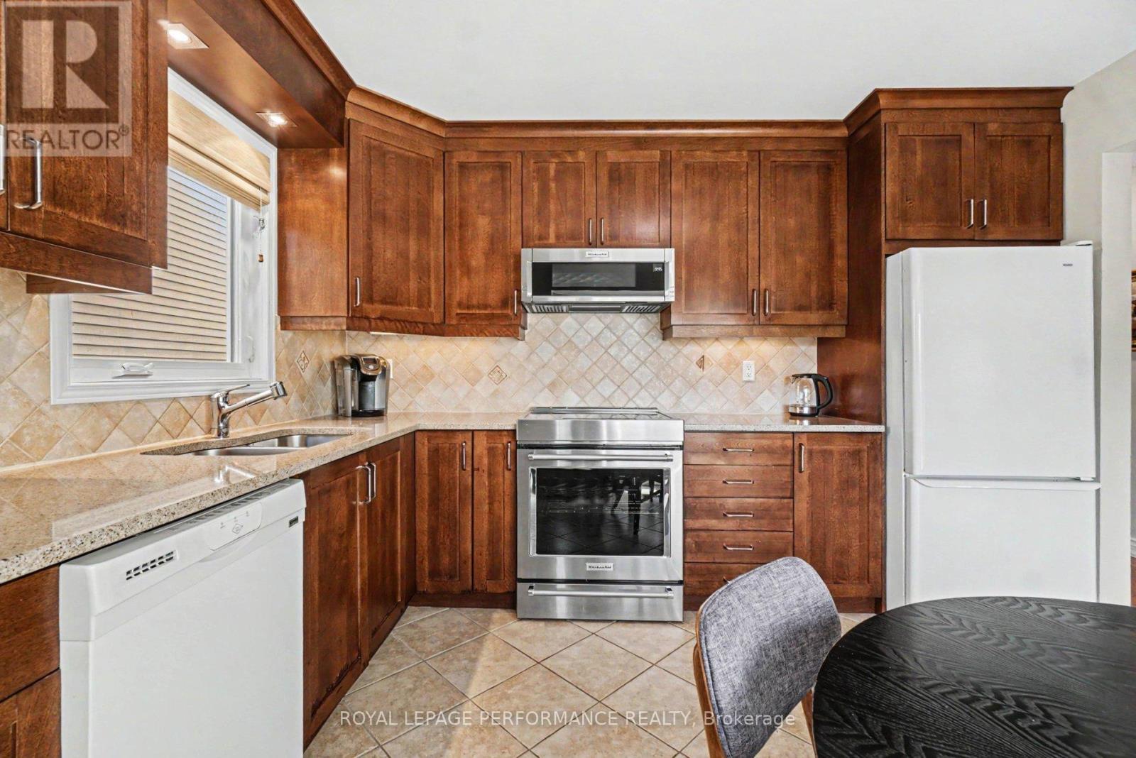 1689 BOISBRIAND CRESCENT - 7