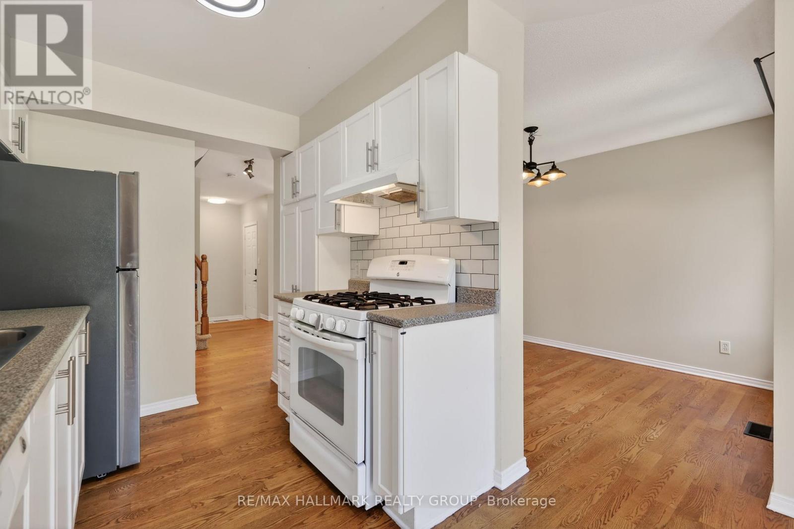 3 Bed, 3 Bath House for Rent in Ottawa – 130 COLLEGE CIRCLE, Ottawa – MLS# X13444462 - Image 16