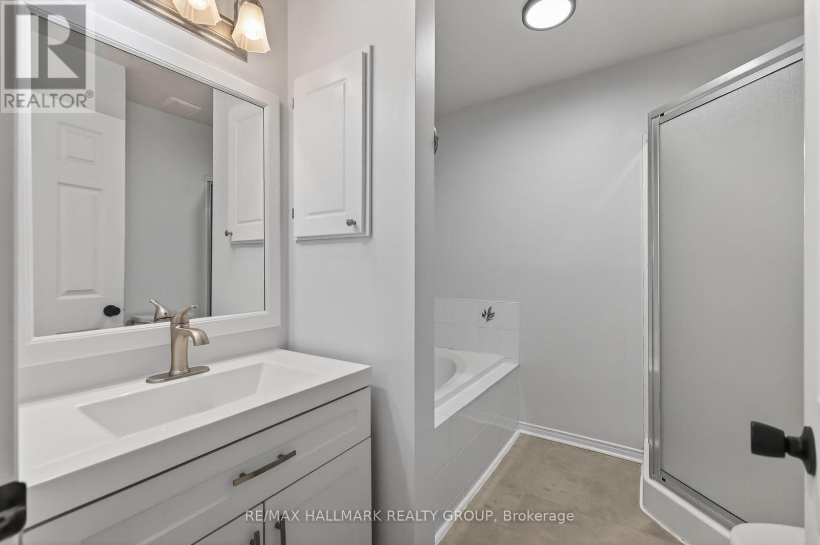 3 Bed, 3 Bath House for Rent in Ottawa – 130 COLLEGE CIRCLE, Ottawa – MLS# X13444462 - Image 32