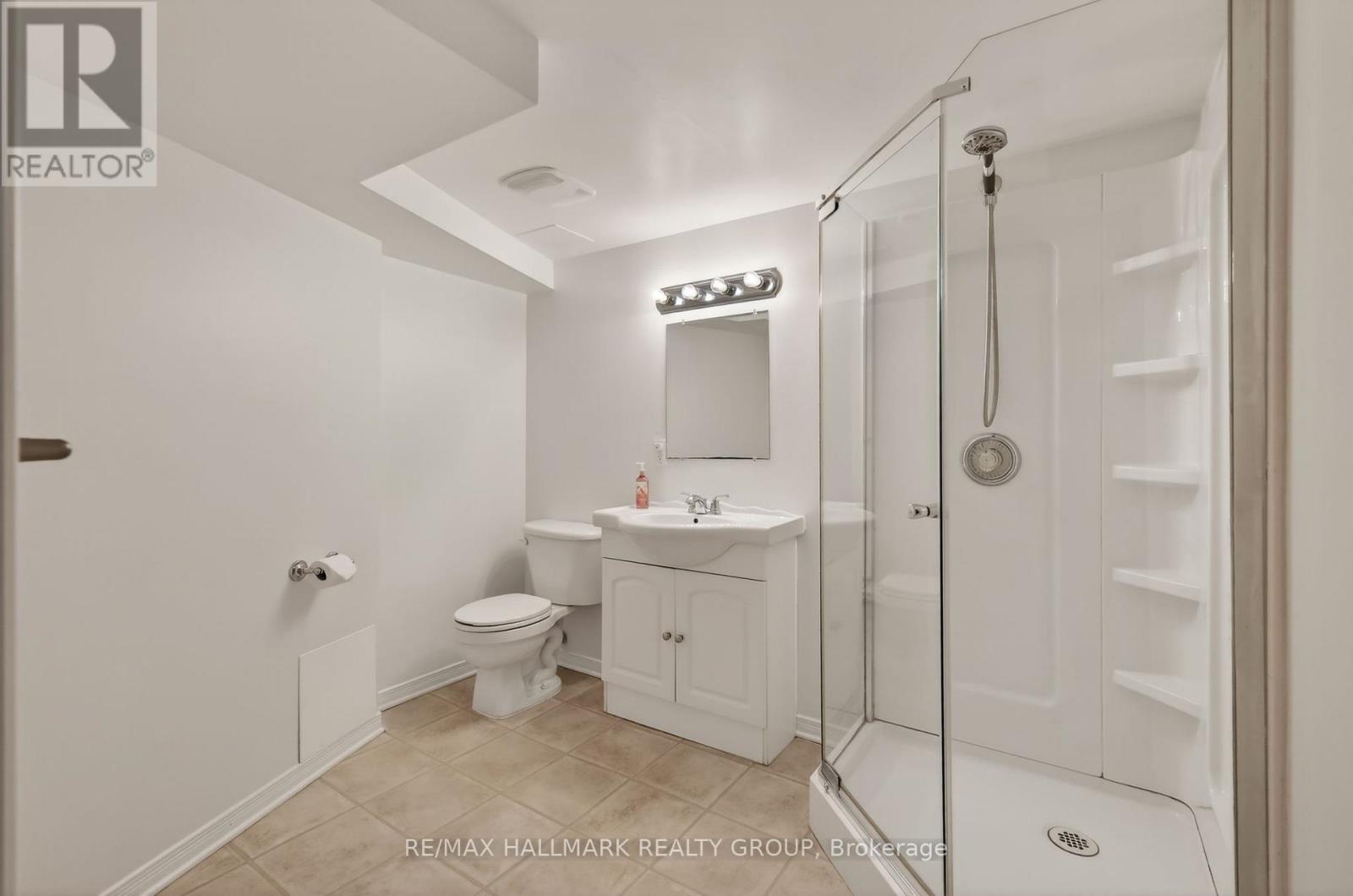 3 Bed, 3 Bath House for Rent in Ottawa – 130 COLLEGE CIRCLE, Ottawa – MLS# X13444462 - Image 38