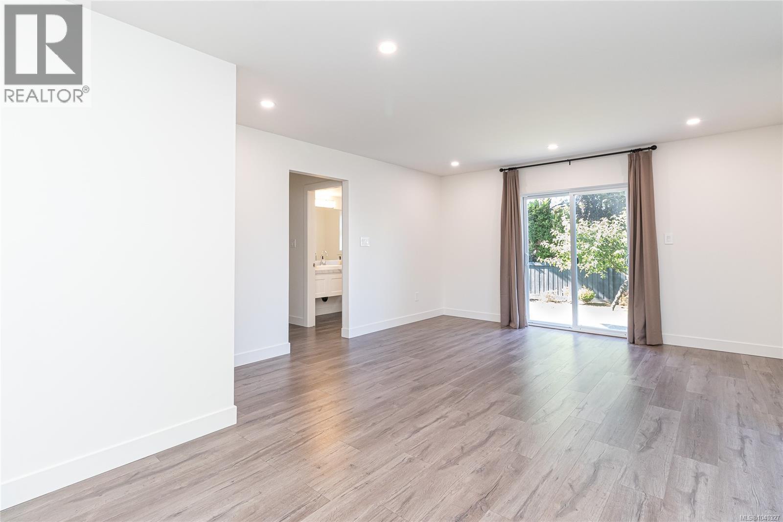  763 Viaduct Avenue East, Saanich
