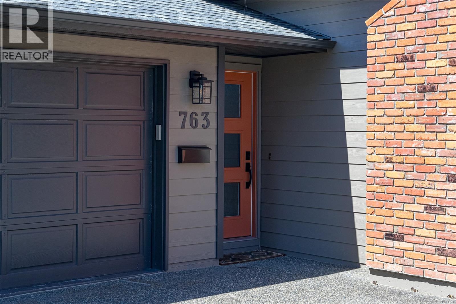  763 Viaduct Avenue East, Saanich