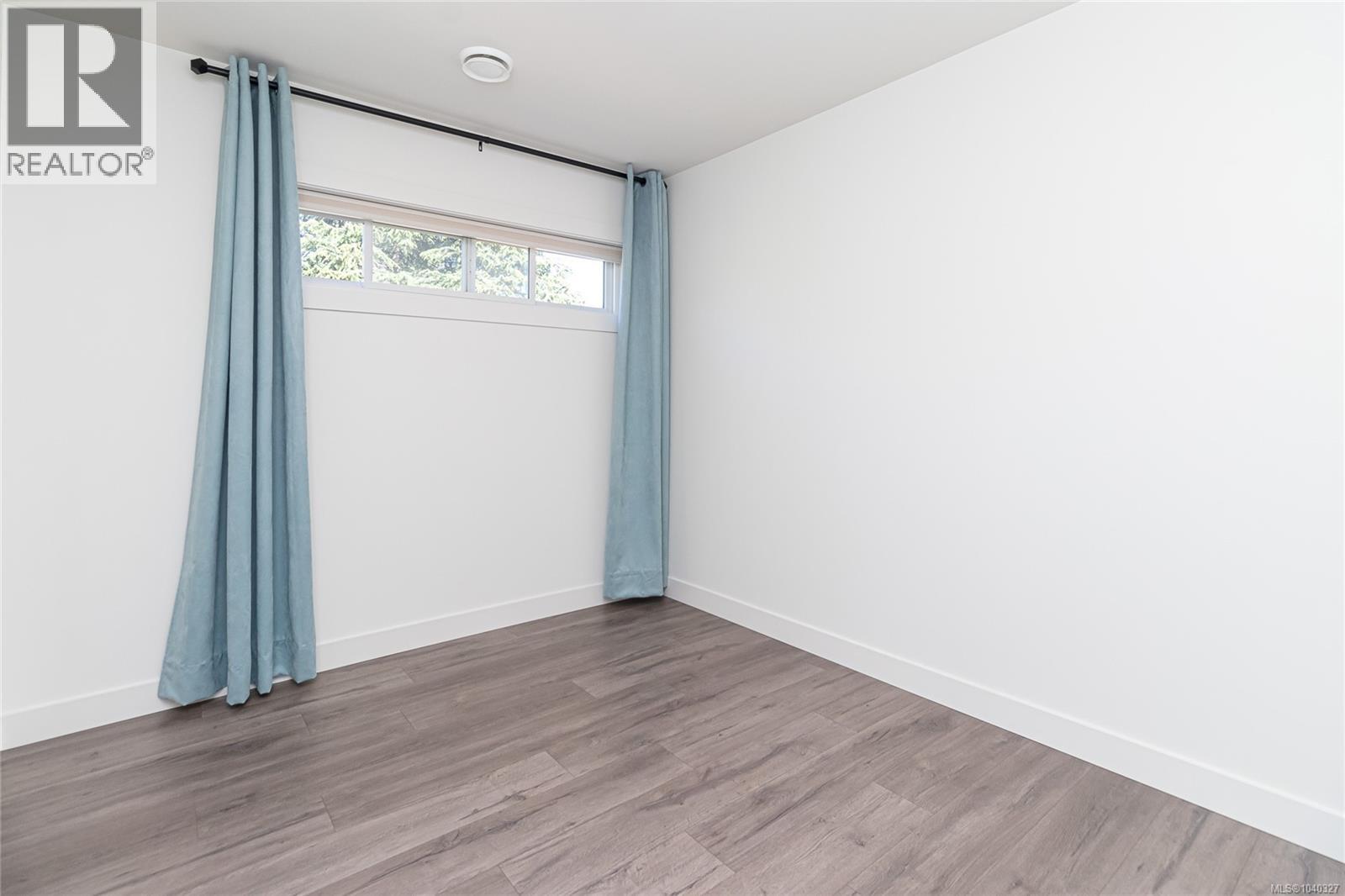  763 Viaduct Avenue East, Saanich