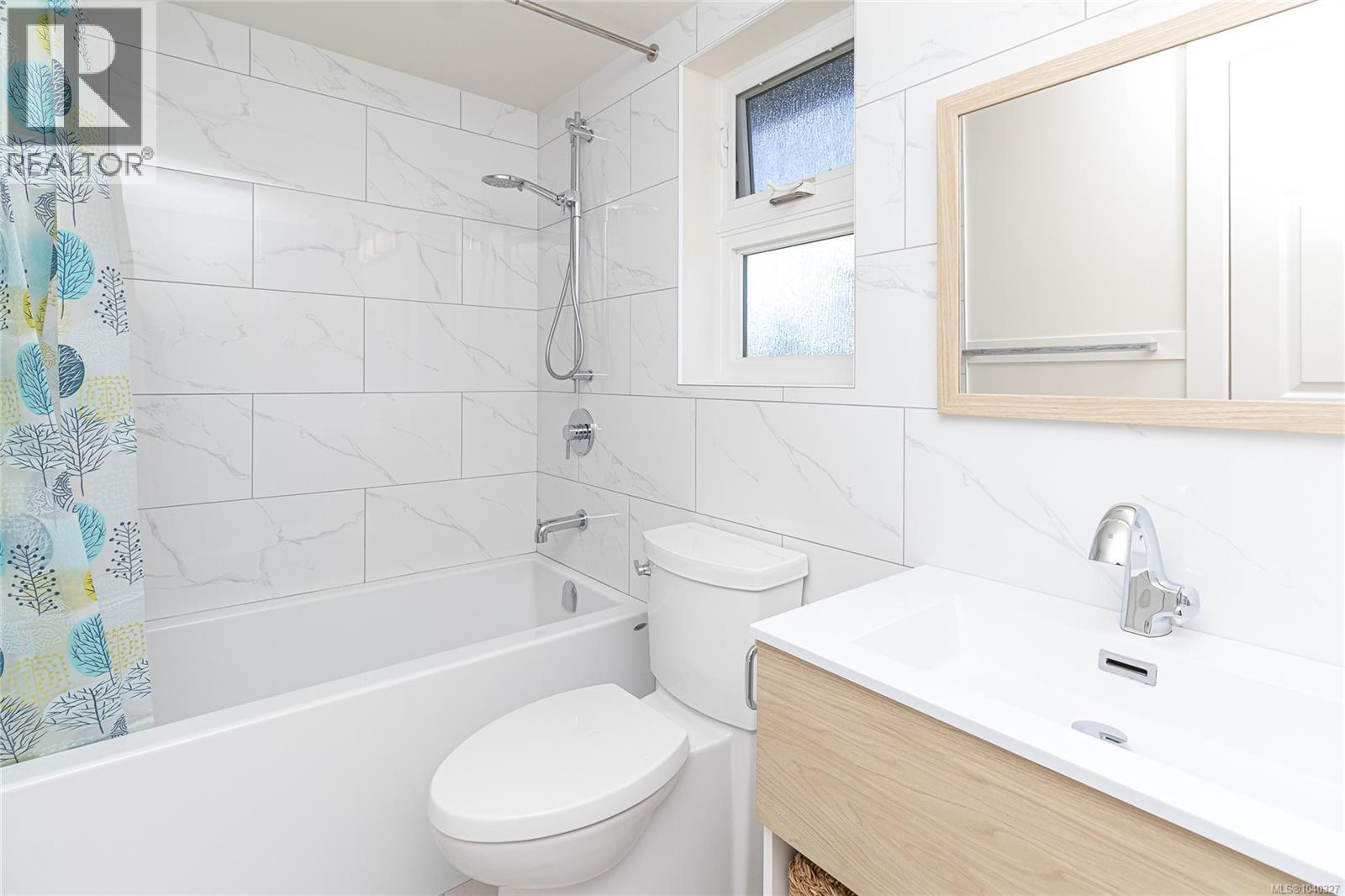  763 Viaduct Avenue East, Saanich