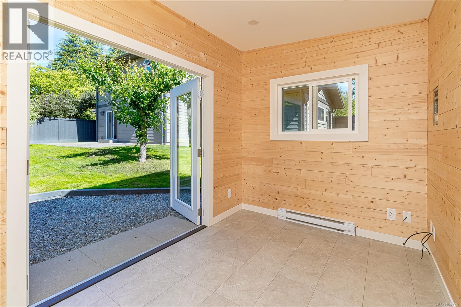  763 Viaduct Avenue East, Saanich