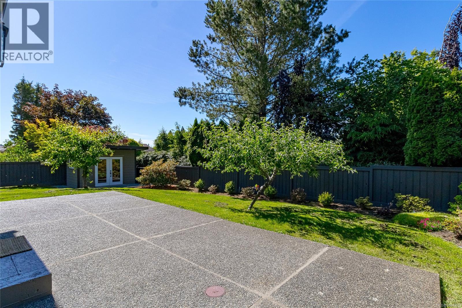  763 Viaduct Avenue East, Saanich