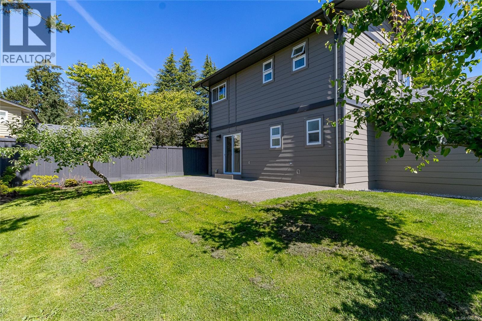  763 Viaduct Avenue East, Saanich