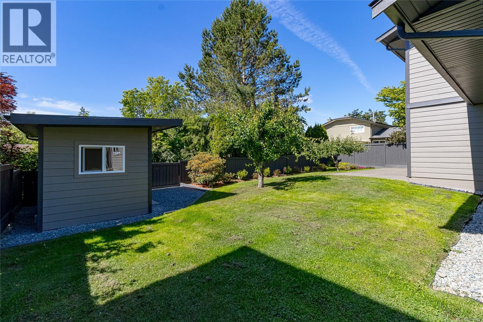  763 Viaduct Avenue East, Saanich