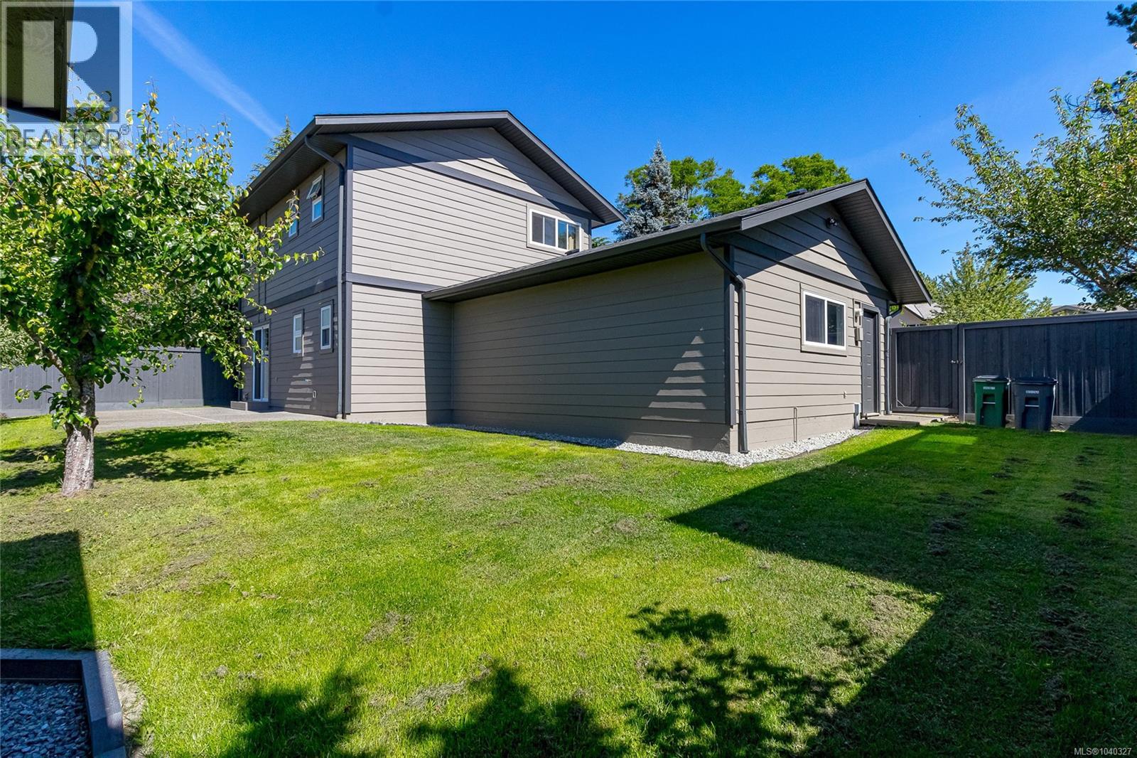 763 Viaduct Avenue East, Saanich