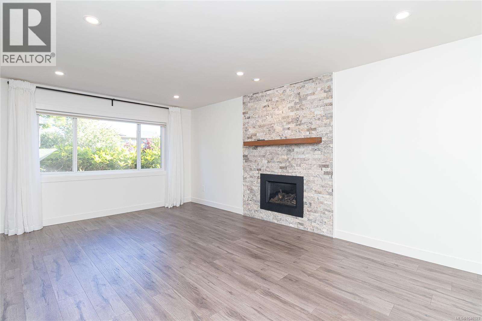  763 Viaduct Avenue East, Saanich